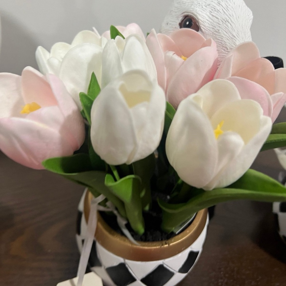 Checkered Set Of Spring Easter Bunny Decor